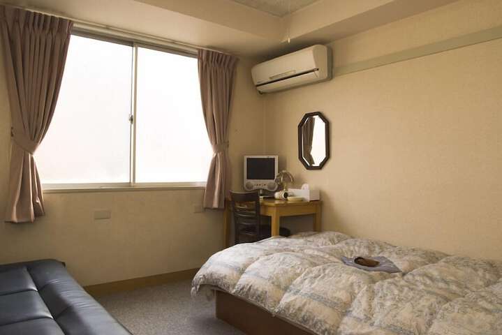 Room 9 of 29