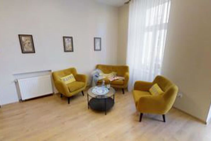 Room 10 of 11