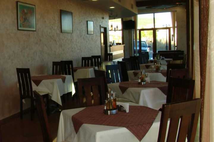 Dining 12 of 16