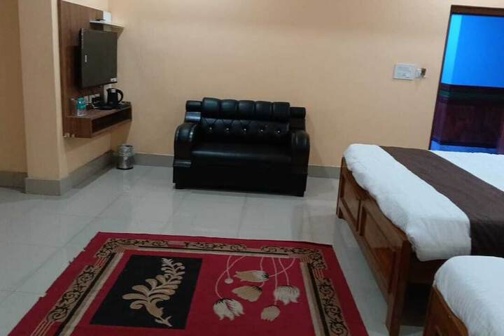 Room 7 of 9