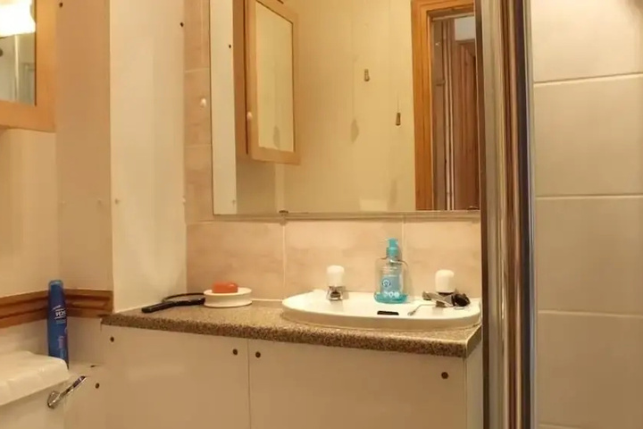 Room 6 of 13