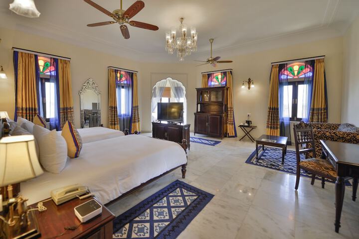 Room 5 of 28