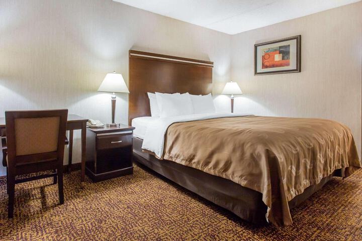 1 King Bed (10 of 12)