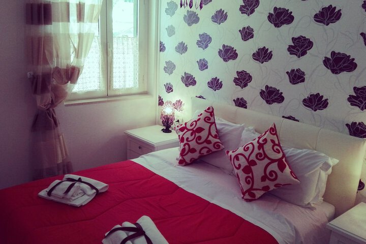 Room 6 of 77