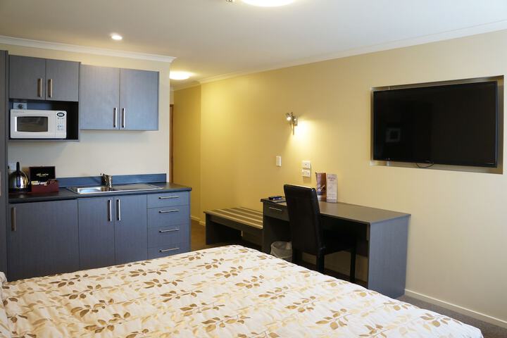 Room 2 of 81