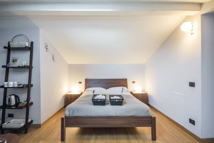 Room 6 of 32