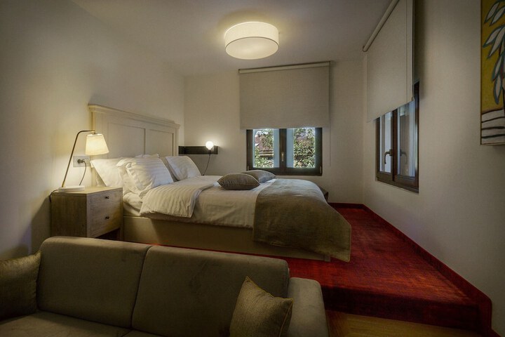 Room 6 of 61