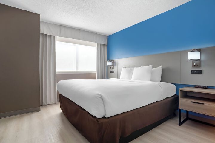 Room 27 of 213