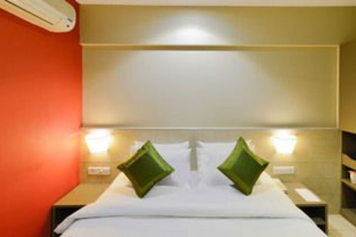 Room 32 of 61