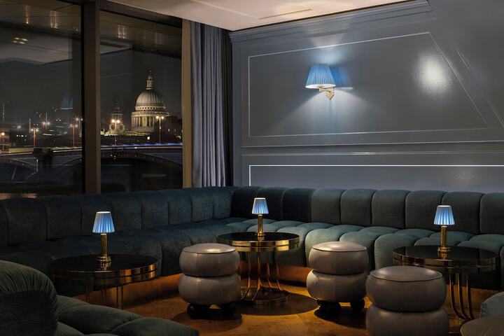 Lounge 186 of 233