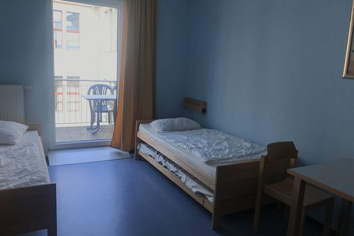 Room 6 of 33