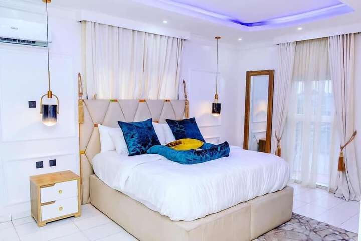 Room 3 of 32