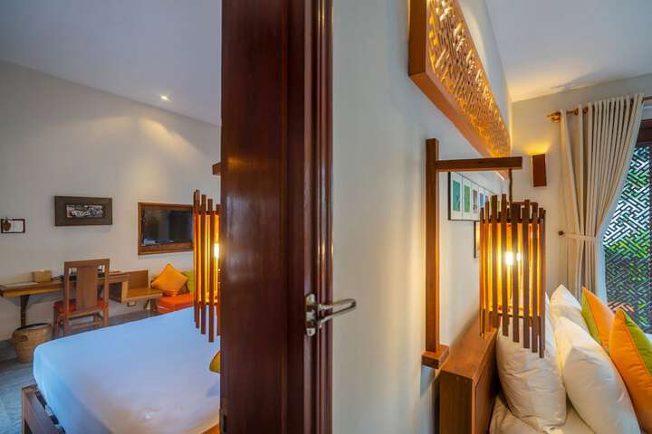 Room 13 of 81