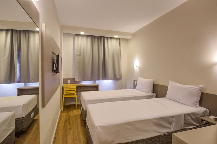 Room 13 of 40