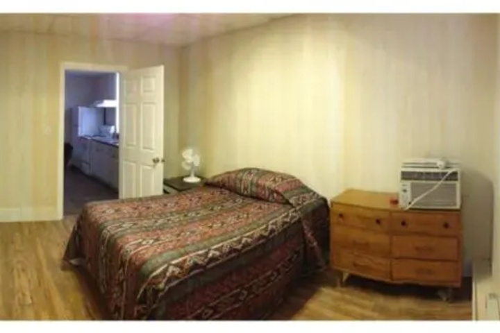Room 4 of 9