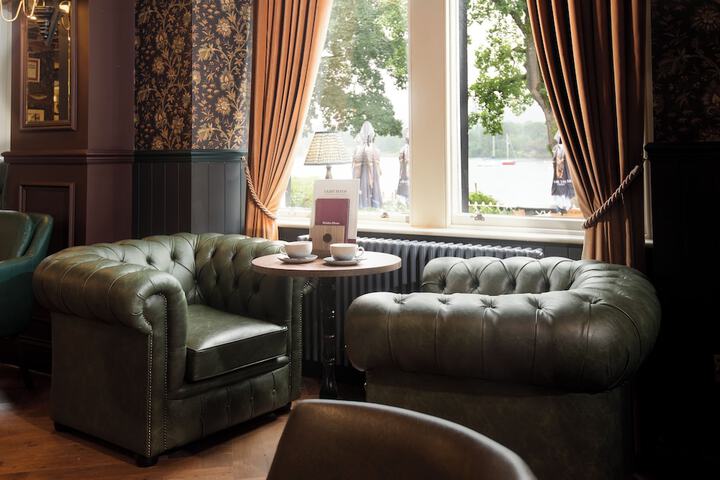 Lounge 41 of 72