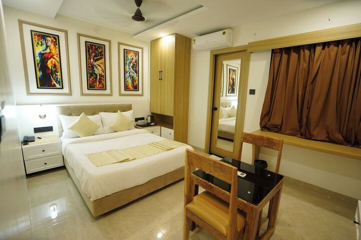 Room 2 of 5