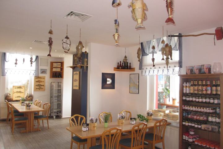 Dining 42 of 53