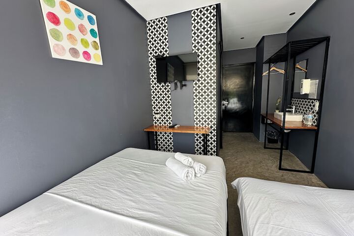 Room 12 of 22