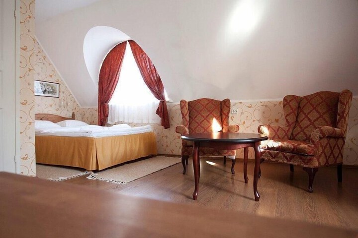 Room 8 of 36