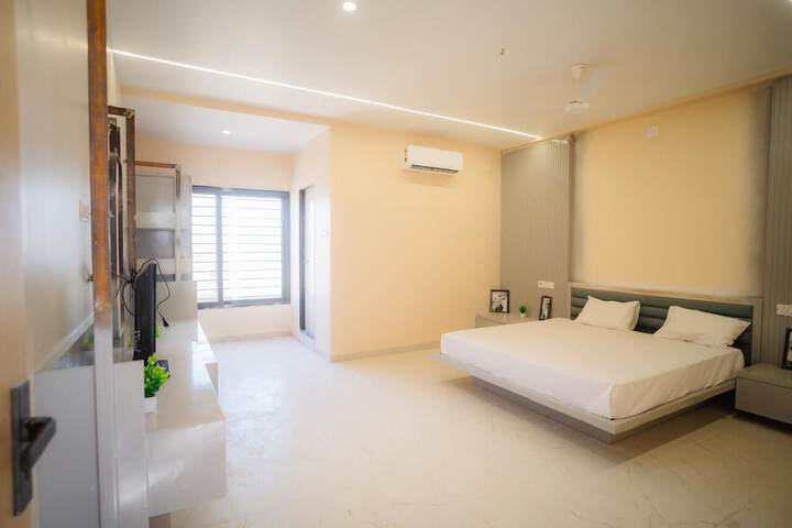 Room 14 of 24