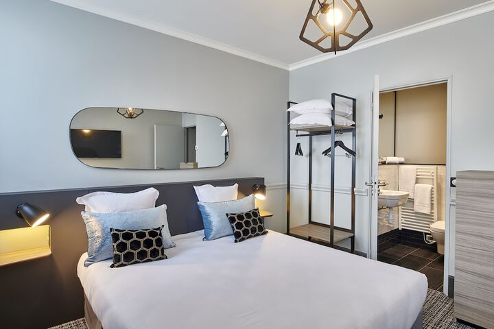 Room 12 of 32