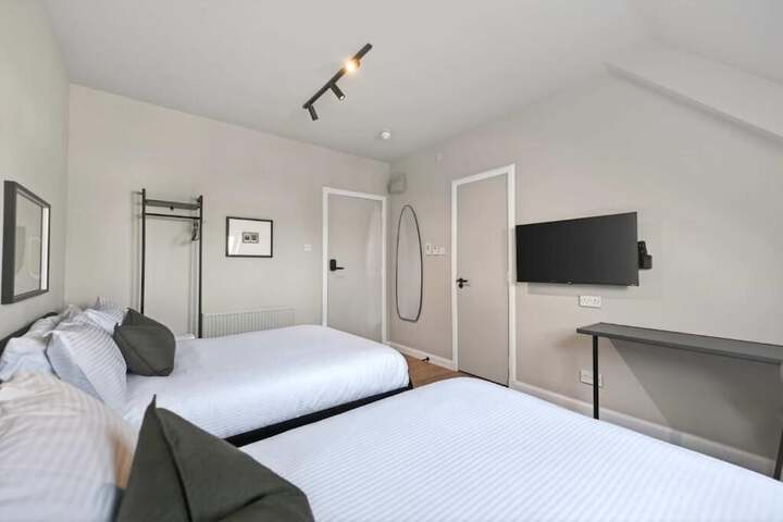 Room 27 of 38