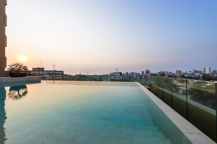 Hotel with Pool