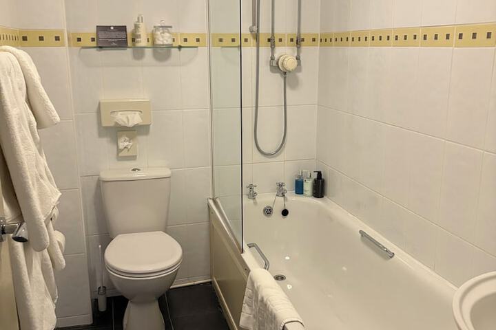 Room 73 of 104