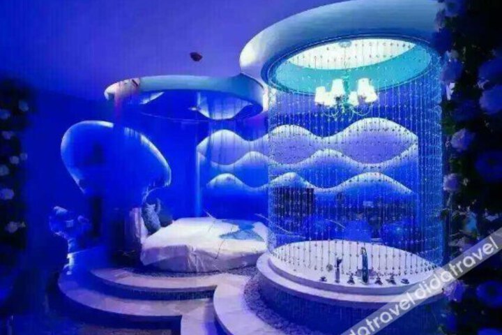 Xundian sowbread romantic theme hotel
