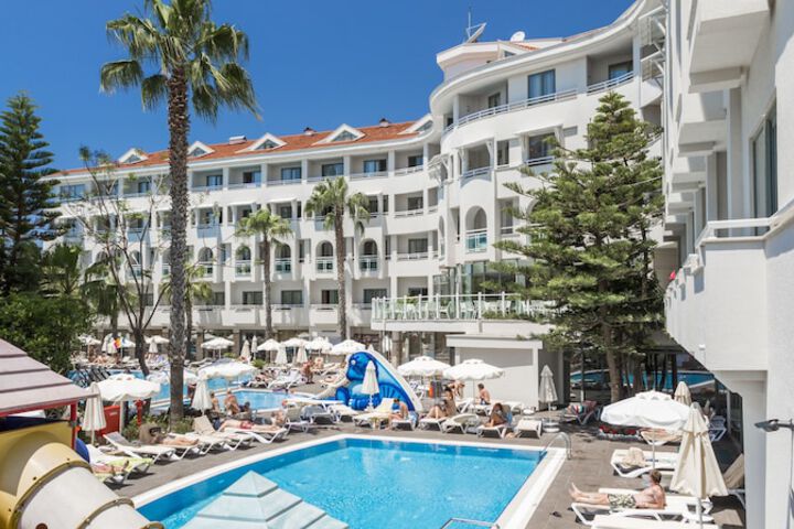 Hotel with Pool