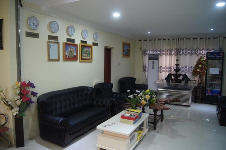 Hotel Interior 4 of 32