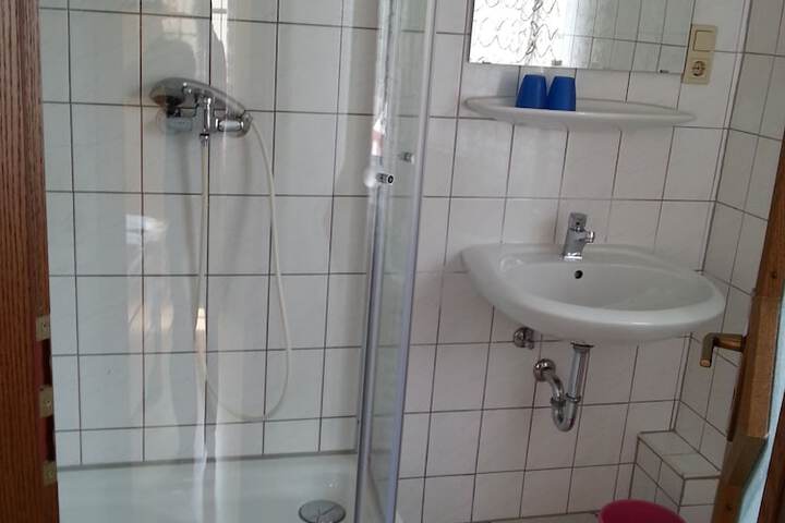 Room 8 of 34