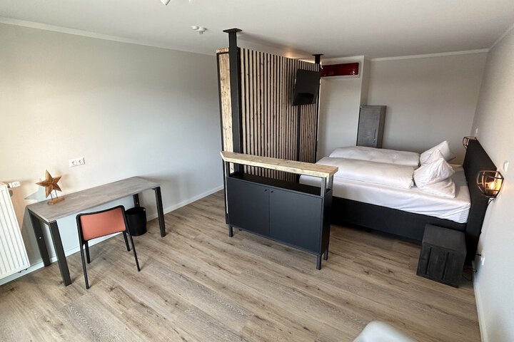 Room 10 of 26