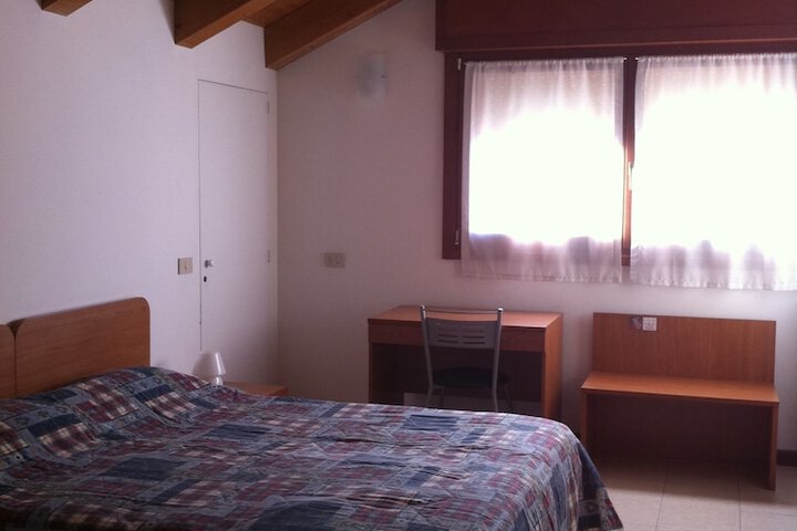 Room 3 of 16