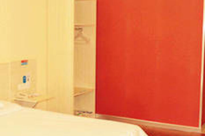 Room 6 of 34