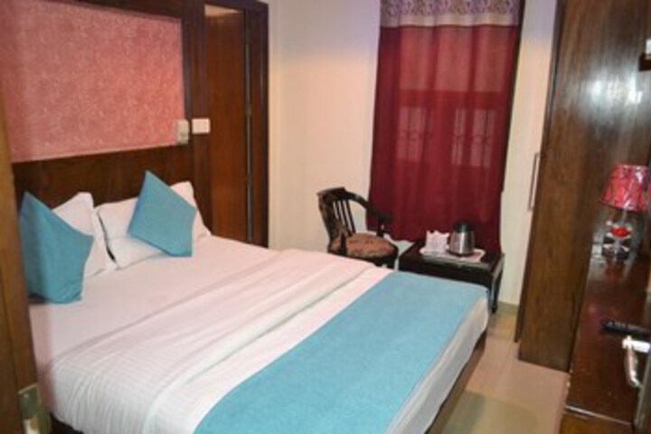 Room 7 of 27
