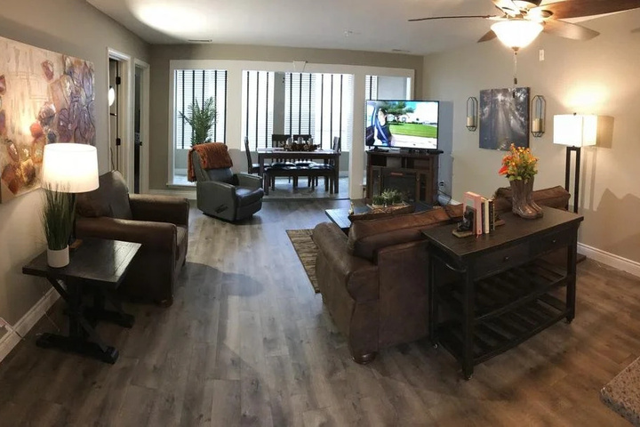 Room 10 of 18