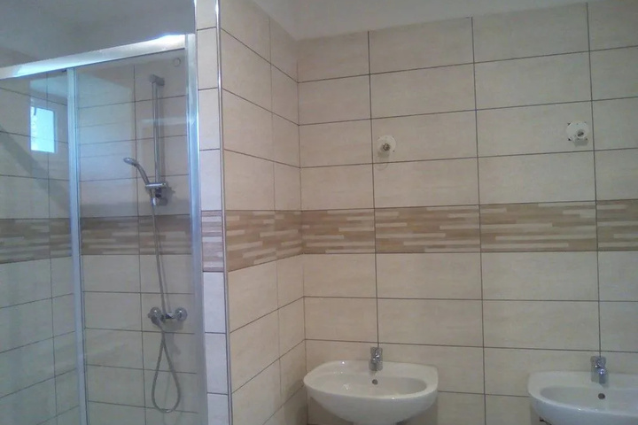 Room 6 of 11