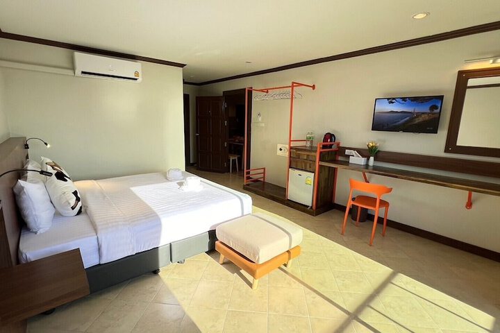 Room 5 of 77