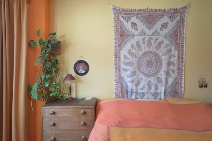 Room 4 of 16