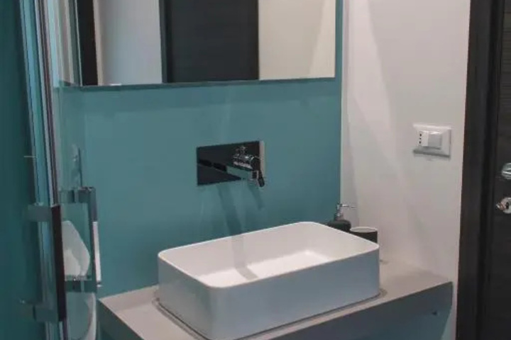 Room 7 of 16