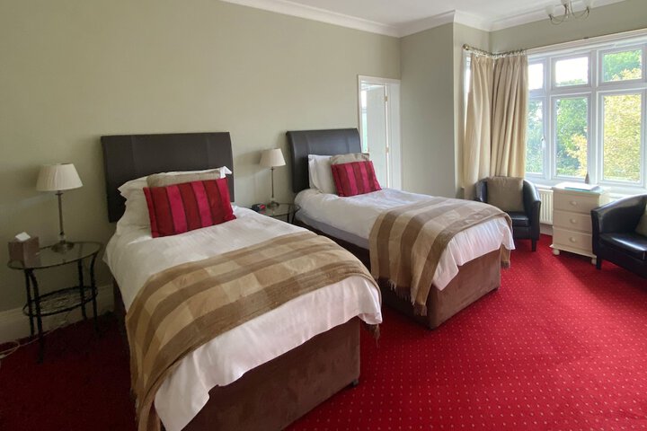 Room 6 of 18