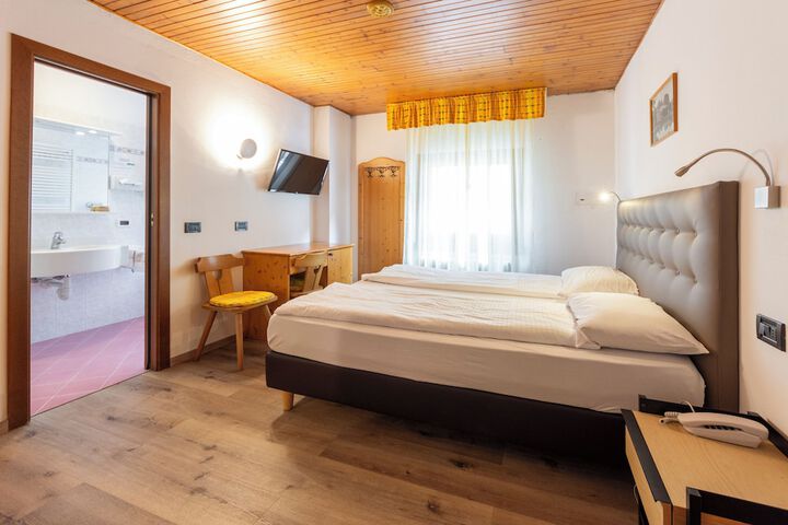 Room 10 of 25
