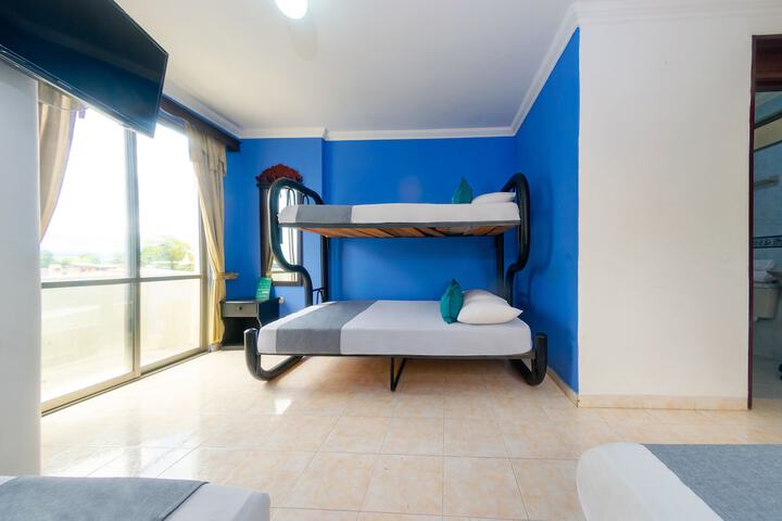 Room 9 of 30