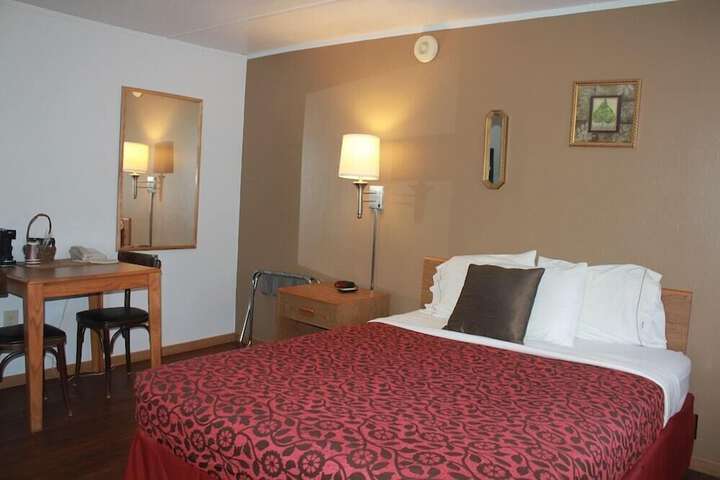 Room 14 of 83
