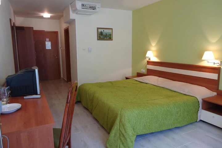 Room 2 of 8