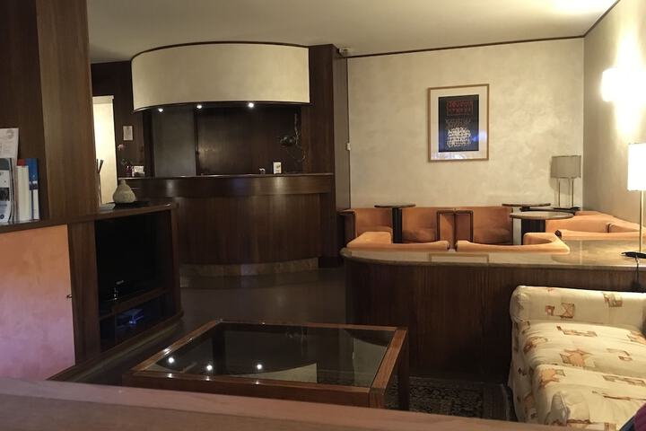 Entrance & Lobby