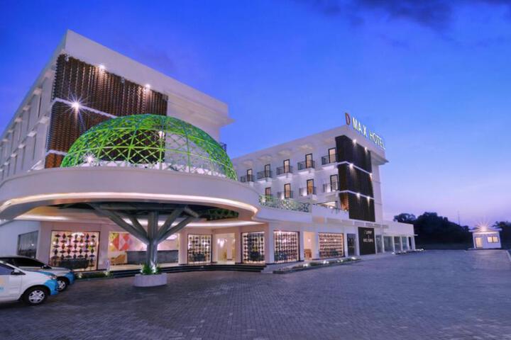 DMAX Hotel & Convention Lombok