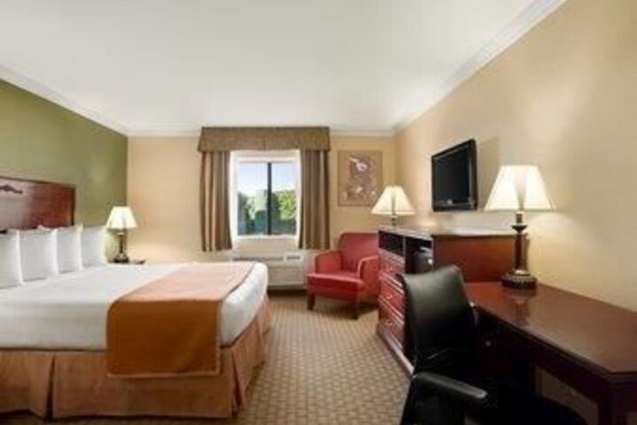 Hotel Suite Photo